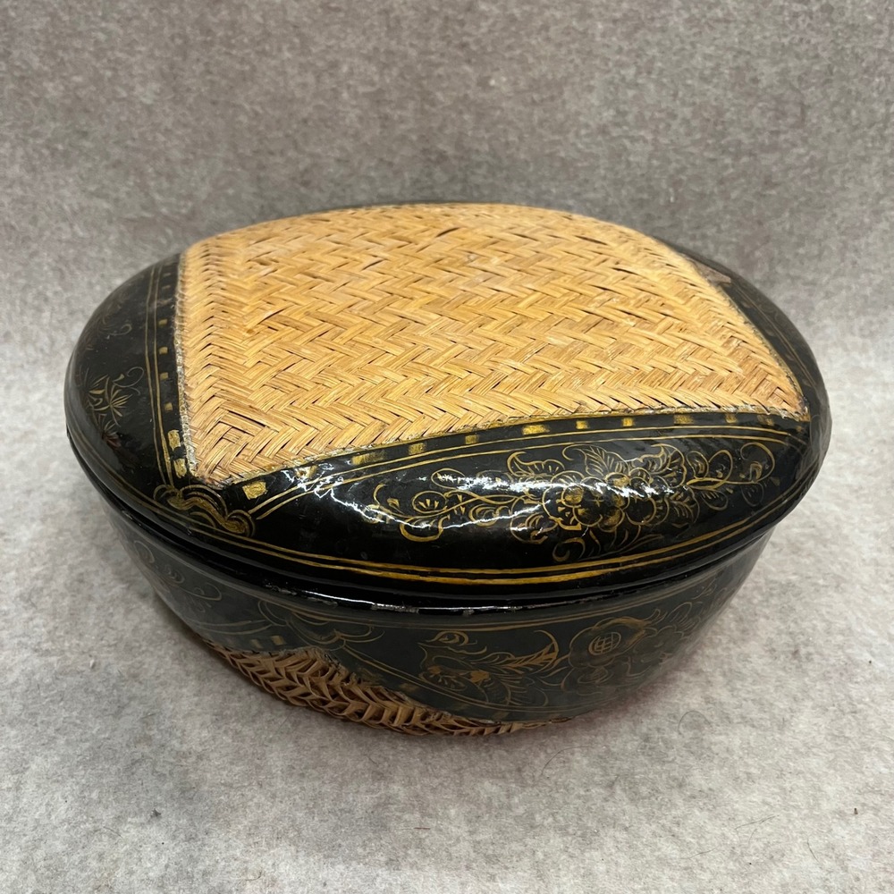 Vintage Hand Painted Black and Gold Lacquer Woven Straw Asian Nesting Boxes‎ Set
